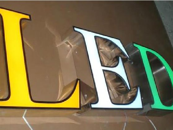 当涂介绍LED招牌的基础知识。